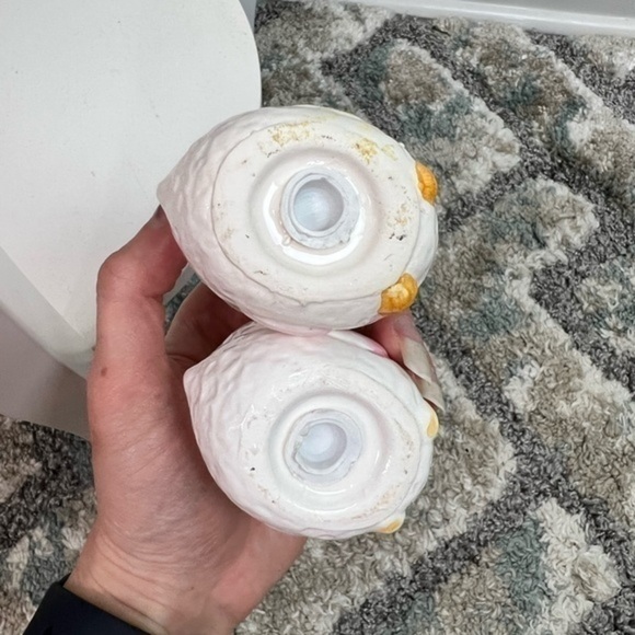 Vintage Pair of Chicken Fowl White Salt and Pepper Shakers - Picture 6 of 6